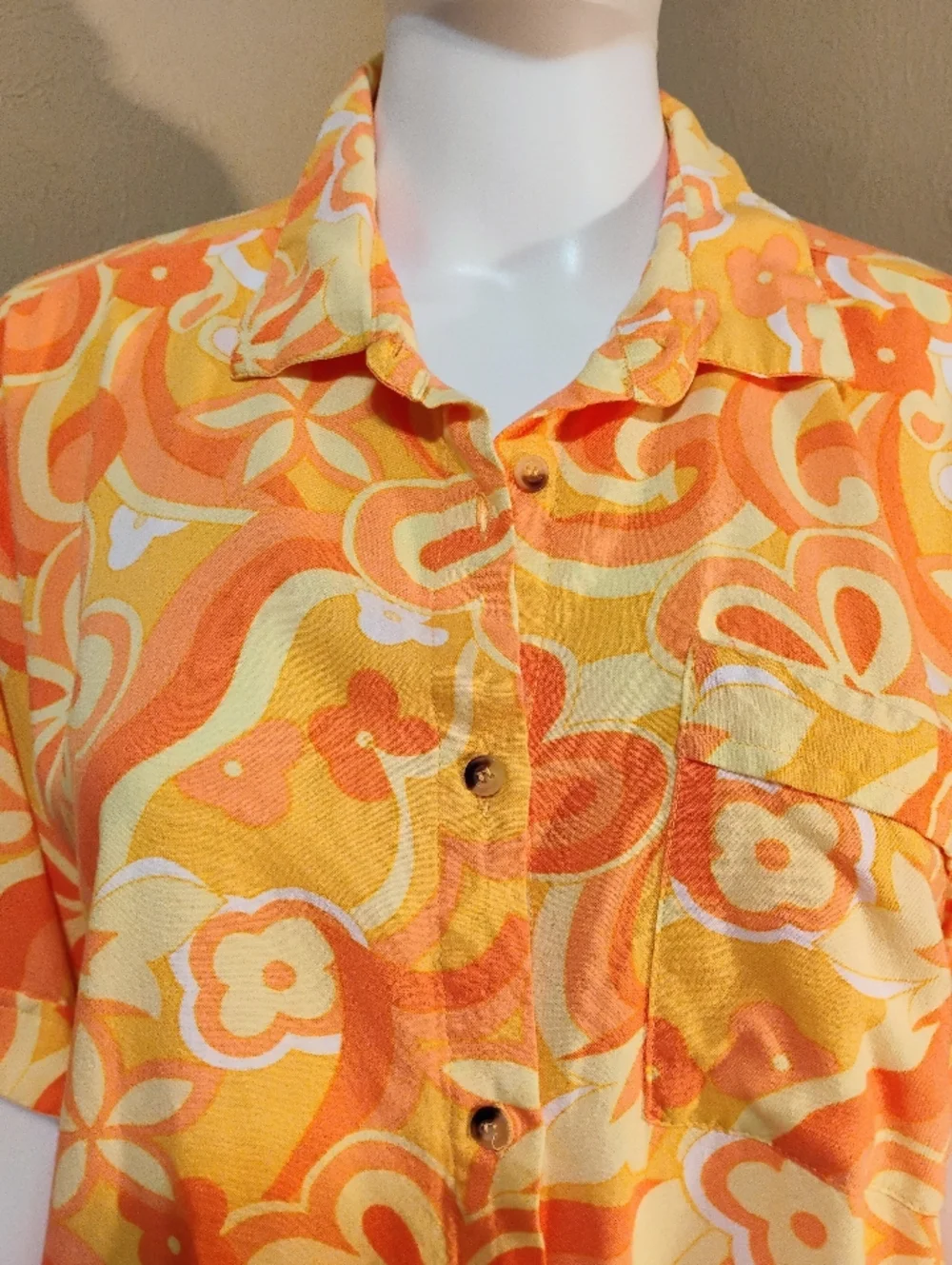 A Hint Of Blush Retro Printed Button-Up Shirt - Picture 2 of 7